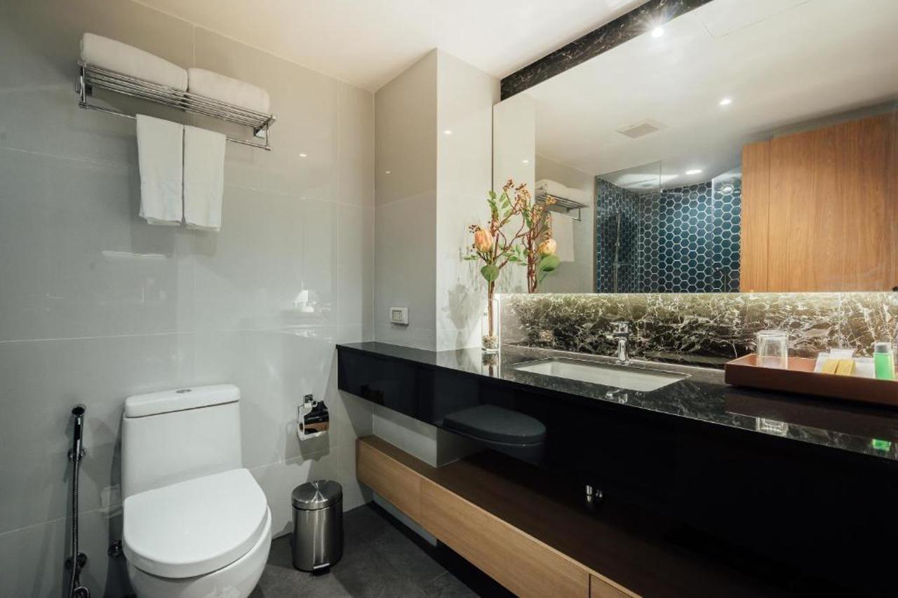 Montana Bangkok Hotel & Residence Exterior photo