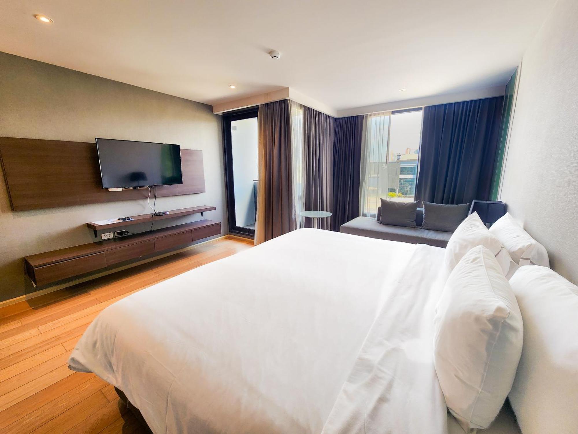 Montana Bangkok Hotel & Residence Exterior photo